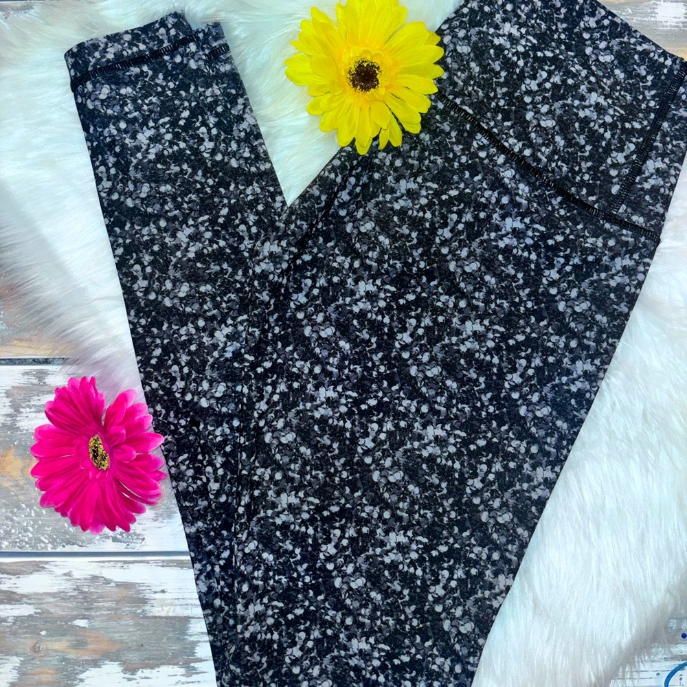 🦋 Lululemon leggings 28” fast and free high rise legging size 8 🦋